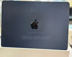 Photo - New Laptop Apple MacBook Air 2022 M2 8GB Apple M2 SSD 256GB