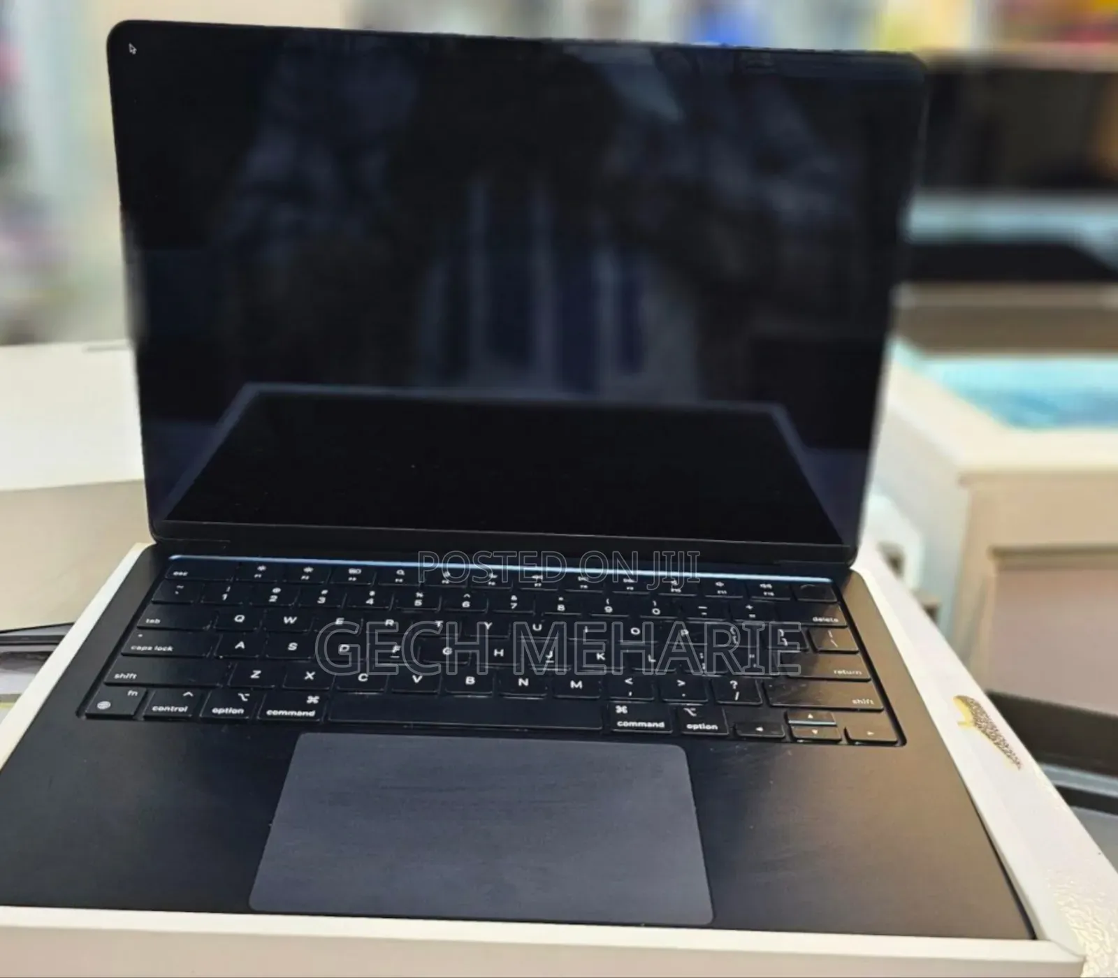 New Laptop Apple MacBook Air 2022 M2 8GB Apple M2 SSD 256GB