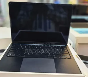 New Laptop Apple MacBook Air 2022 M2 8GB Apple M2 SSD 256GB