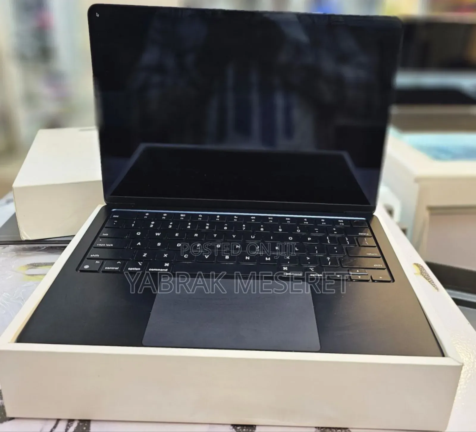 New Laptop Apple MacBook Air 2022 M2 8GB Apple M2 SSD 256GB