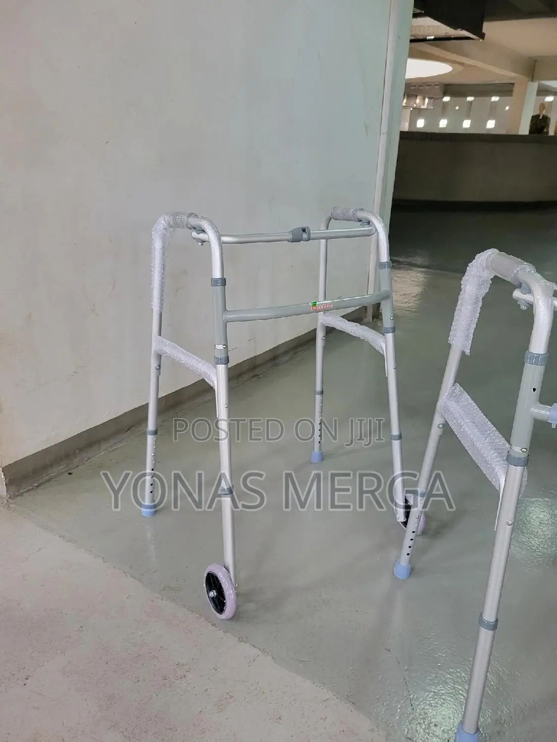 WALKER WITH WHEELS Which Has Strong Load Bearing Capacity