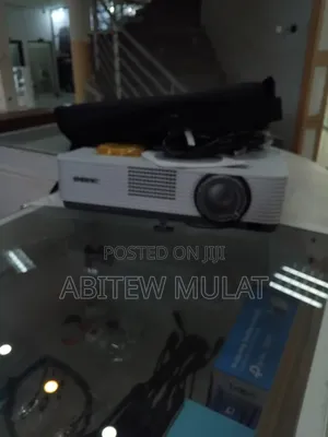 Brand New Sony Projector Model Name VPL-Dx221