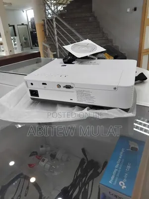 Brand New Sony Projector Model Name VPL-Dx221