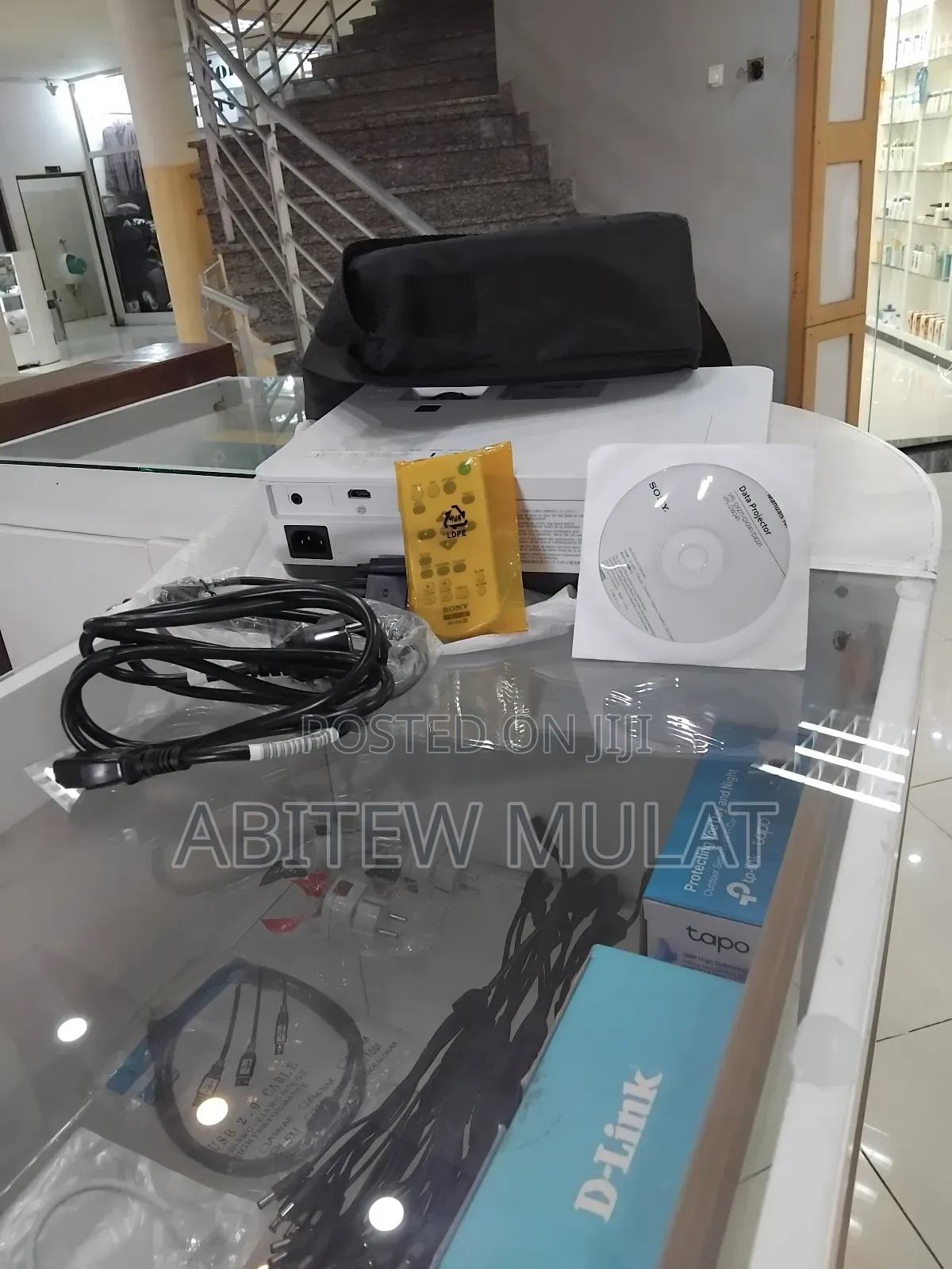 Brand New Sony Projector Model Name VPL-Dx221