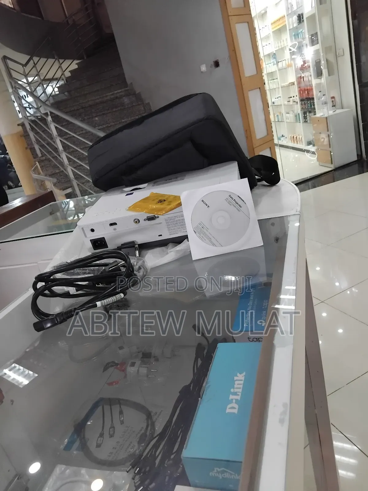 Brand New Sony Projector Model Name VPL-Dx221