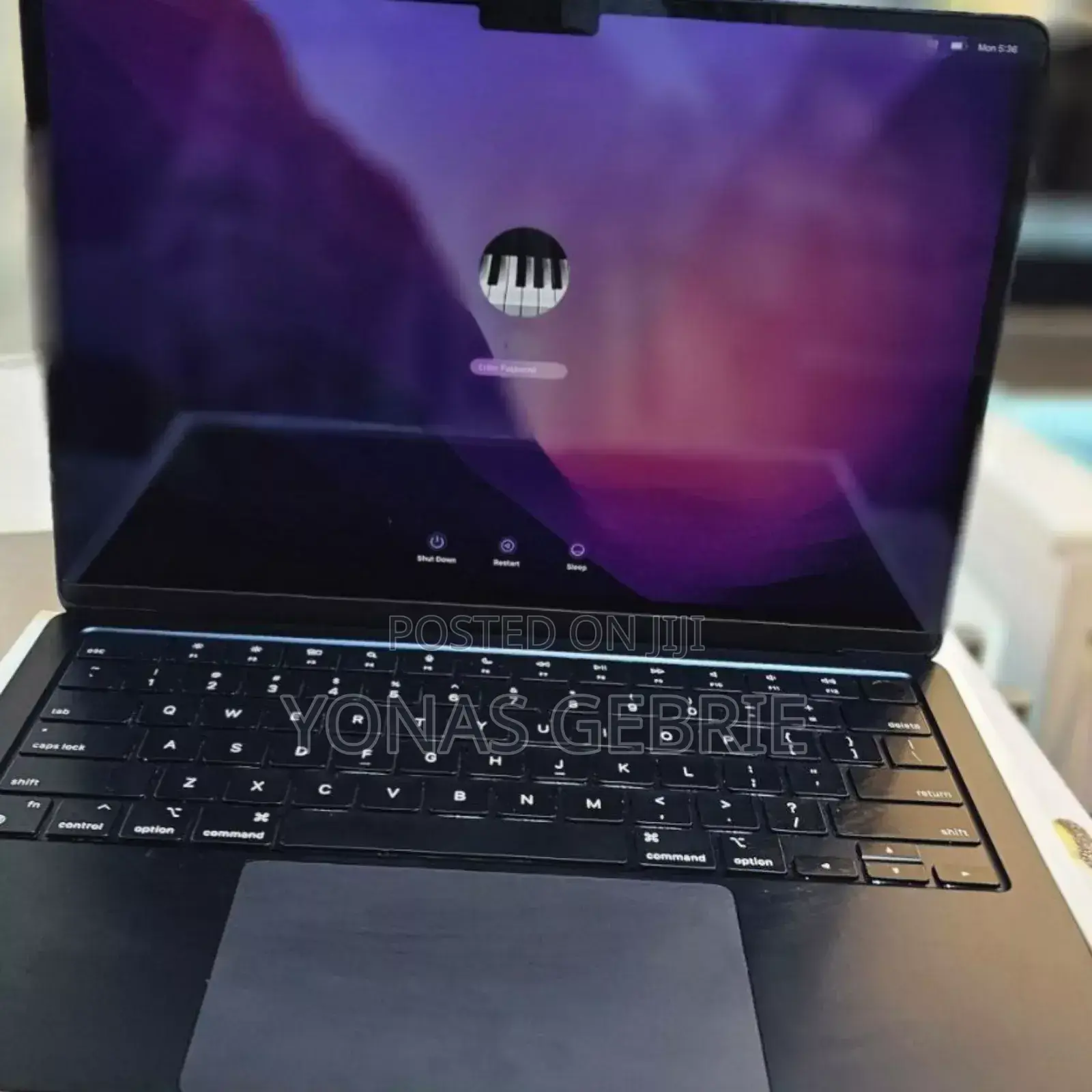 New Laptop Apple MacBook Air 2022 M2 8GB Apple M2 SSD 256GB