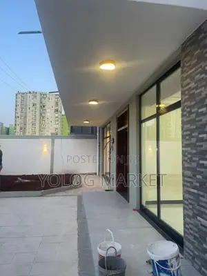 5bdrm House in Yeka for sale
