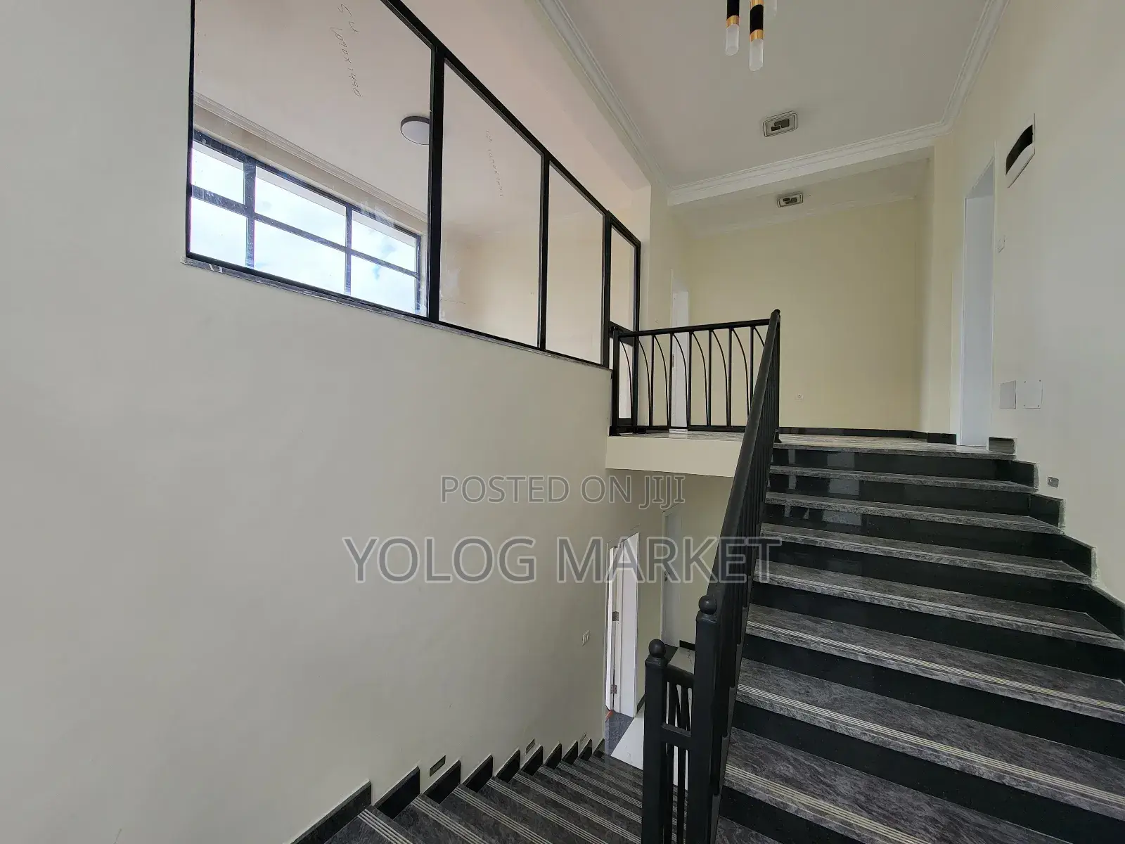 5bdrm House in Yeka for sale