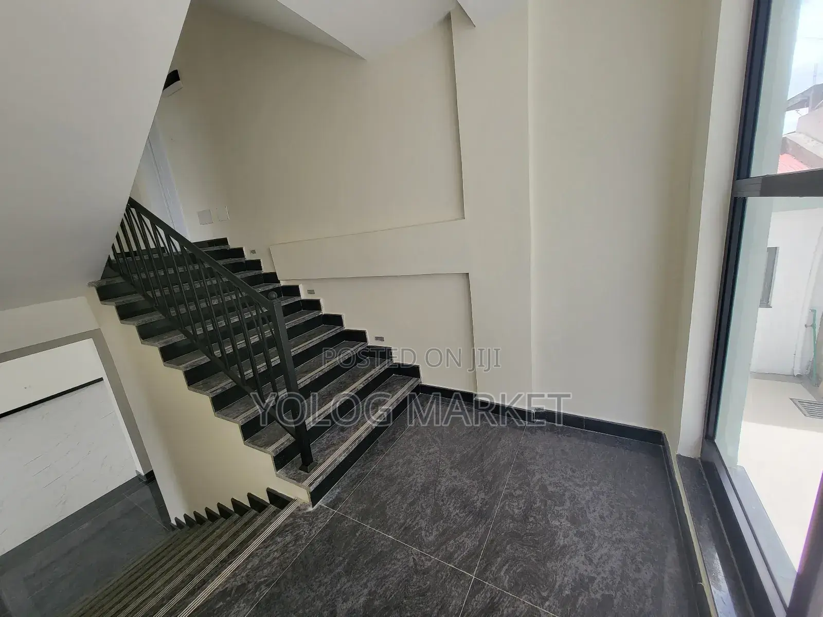 5bdrm House in Yeka for sale