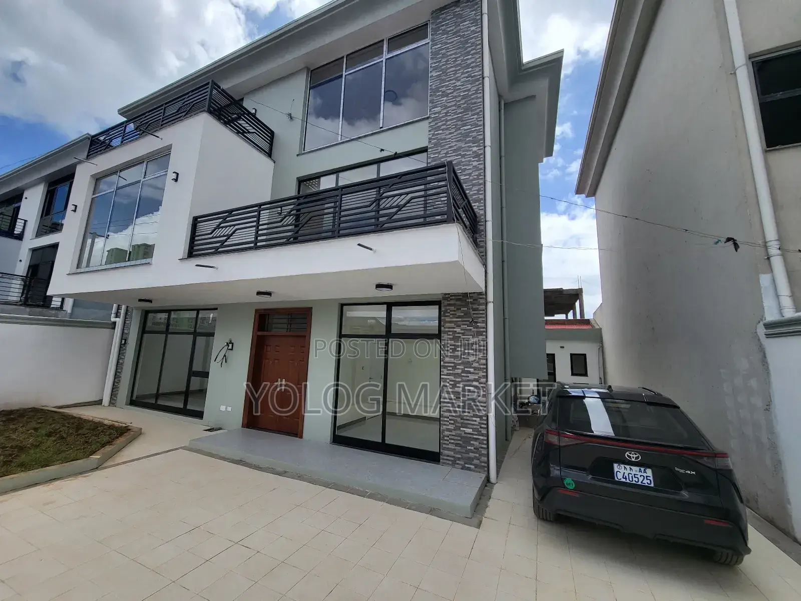 5bdrm House in Yeka for sale