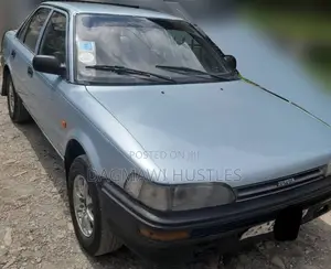 Photo - Toyota Corolla 1990 Blue