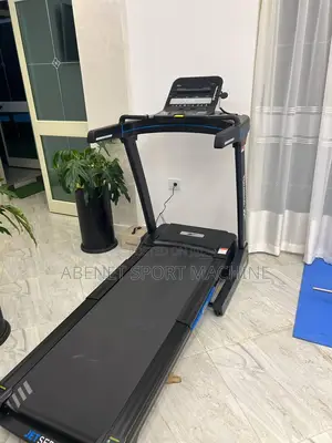 Photo - Reebok Jet 300 የመሮጫ ማሽን በቤቶ ጤንነቶን መጠበቂያ የ 21 ክፋለ ዘመን መሮጫ ማሽን