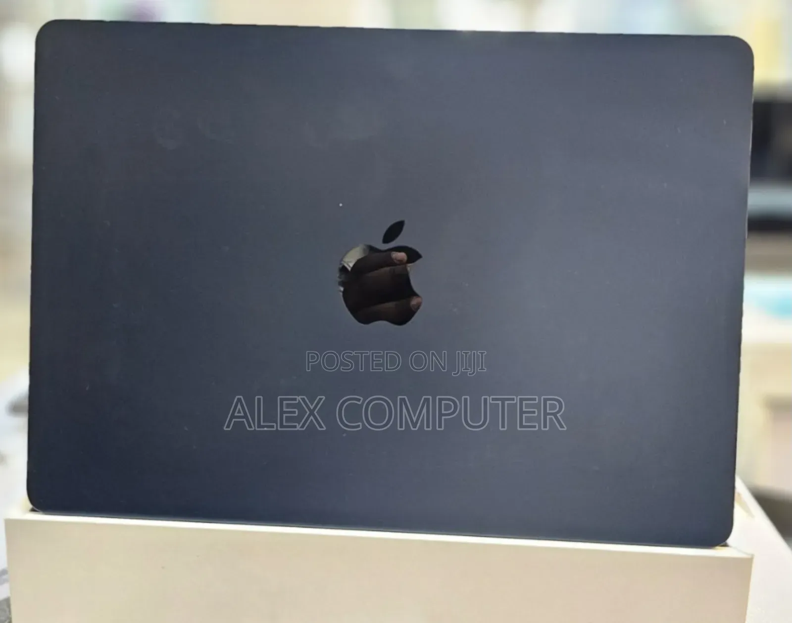 New Laptop Apple MacBook Air 2022 M2 8GB Apple M2 SSD 256GB