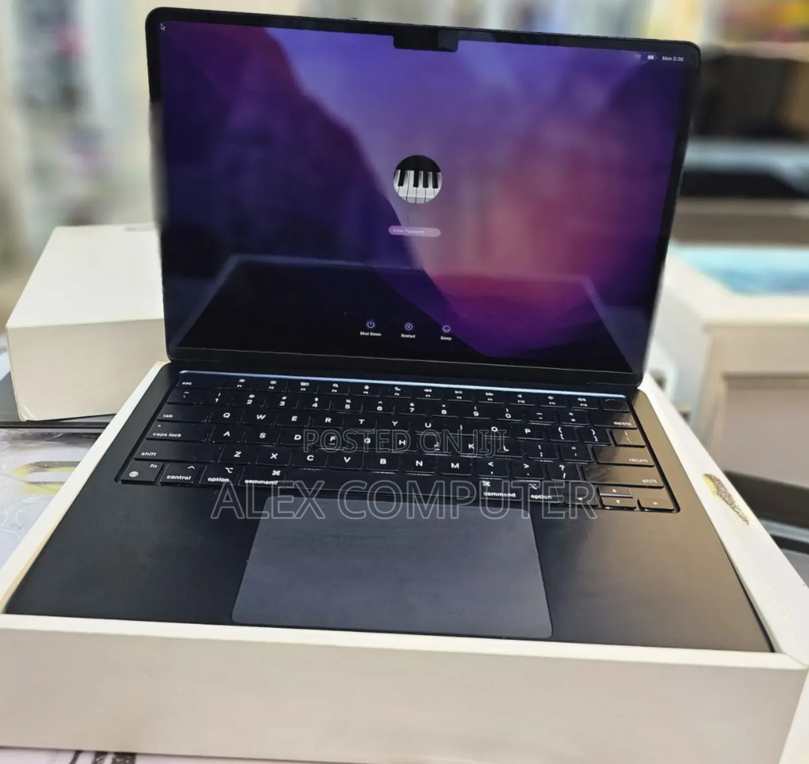 New Laptop Apple MacBook Air 2022 M2 8GB Apple M2 SSD 256GB