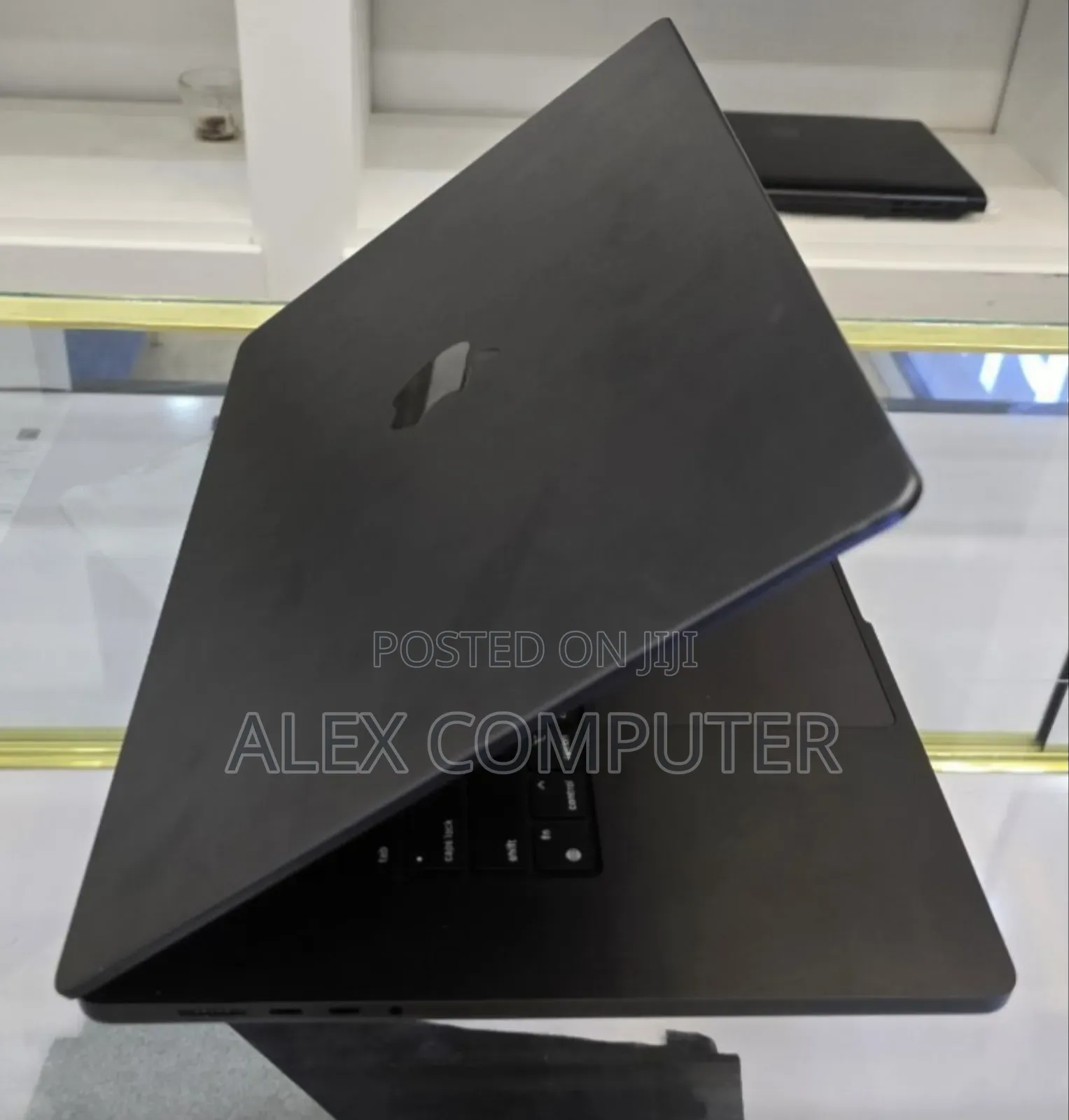 New Laptop Apple MacBook Air 2024 M3 15-Inch 18GB Apple M3 SSD 512GB