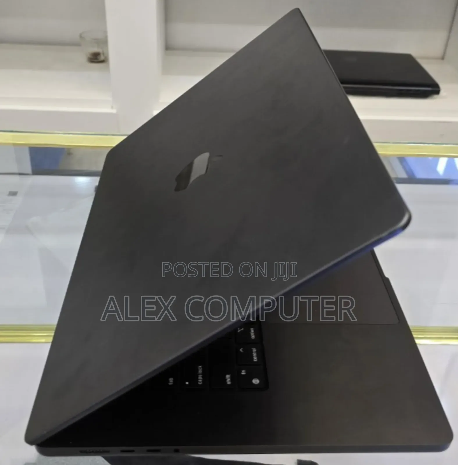 New Laptop Apple MacBook Air 2024 M3 15-Inch 18GB Apple M3 SSD 512GB