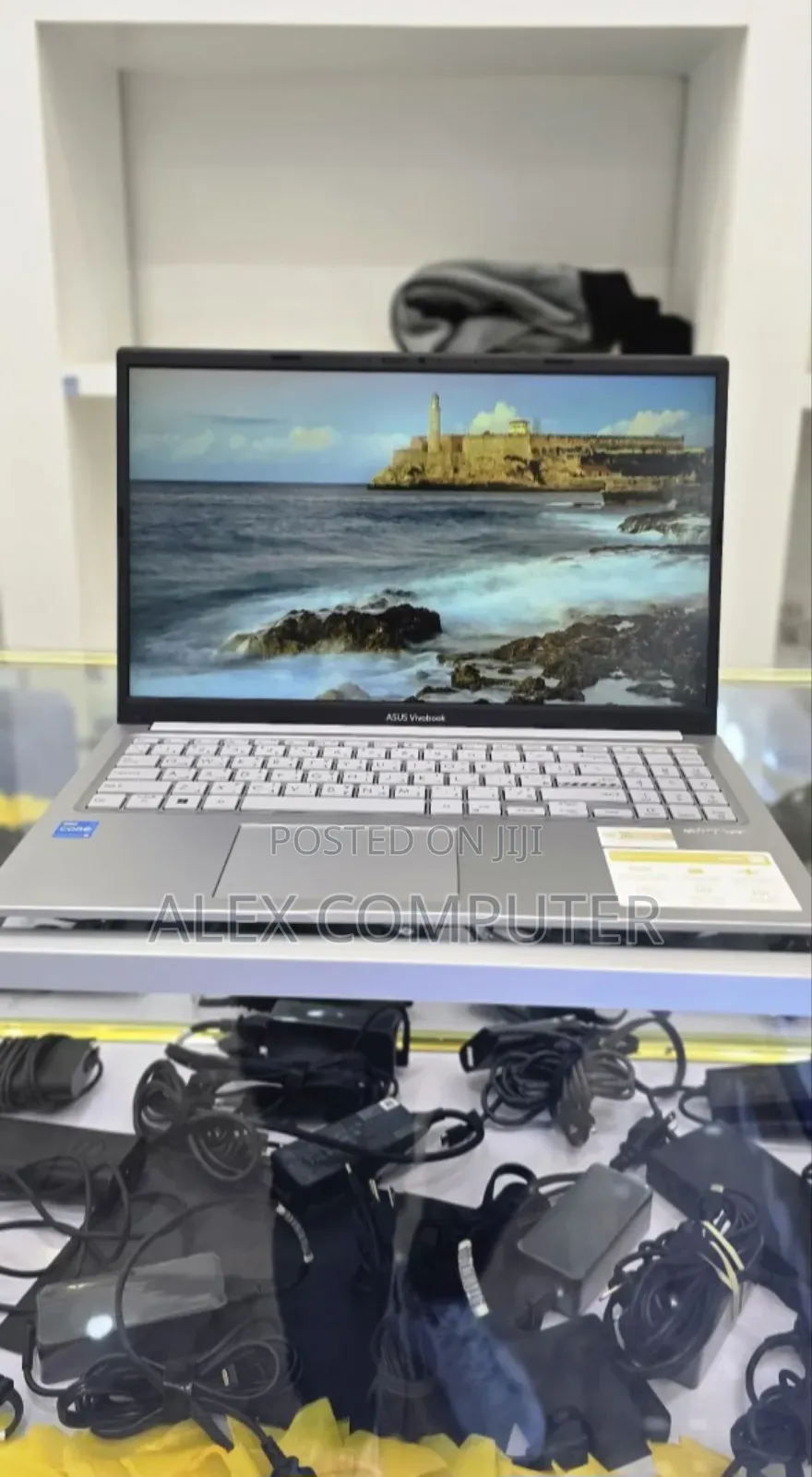 New Laptop Asus VivoBook 15 X505BA 8GB Intel Core I5 SSD 512GB