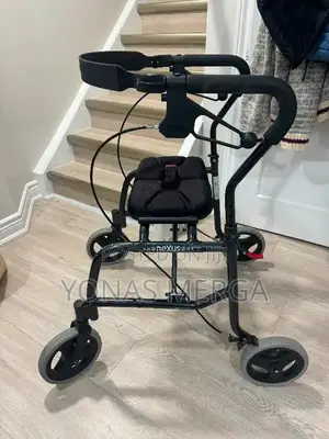 WALKERS TRANSPORT CHAIRS/Walkers and Rollators in Store