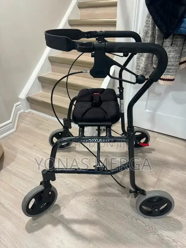 WALKERS TRANSPORT CHAIRS/Walkers and Rollators in Store