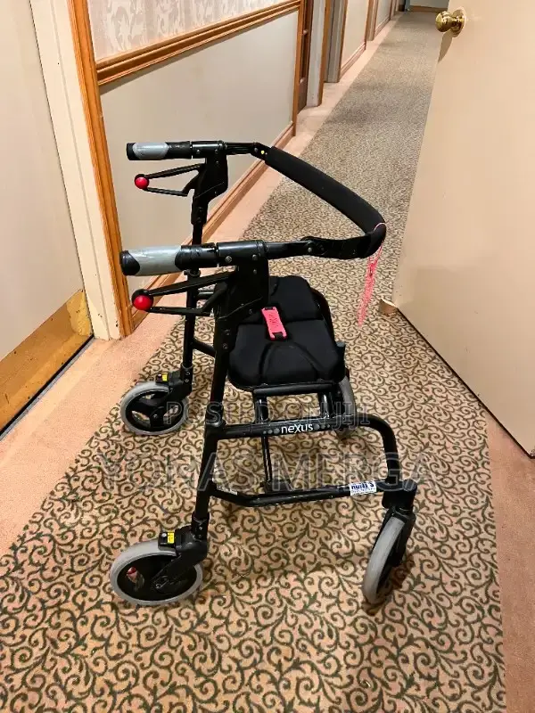 WALKERS TRANSPORT CHAIRS/Walkers and Rollators in Store