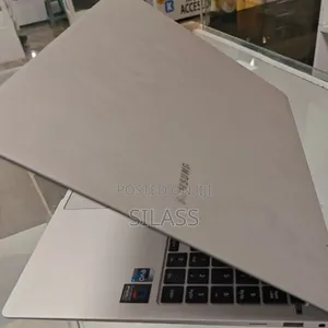 New Laptop Samsung 16GB Intel Core I7 SSD 512GB