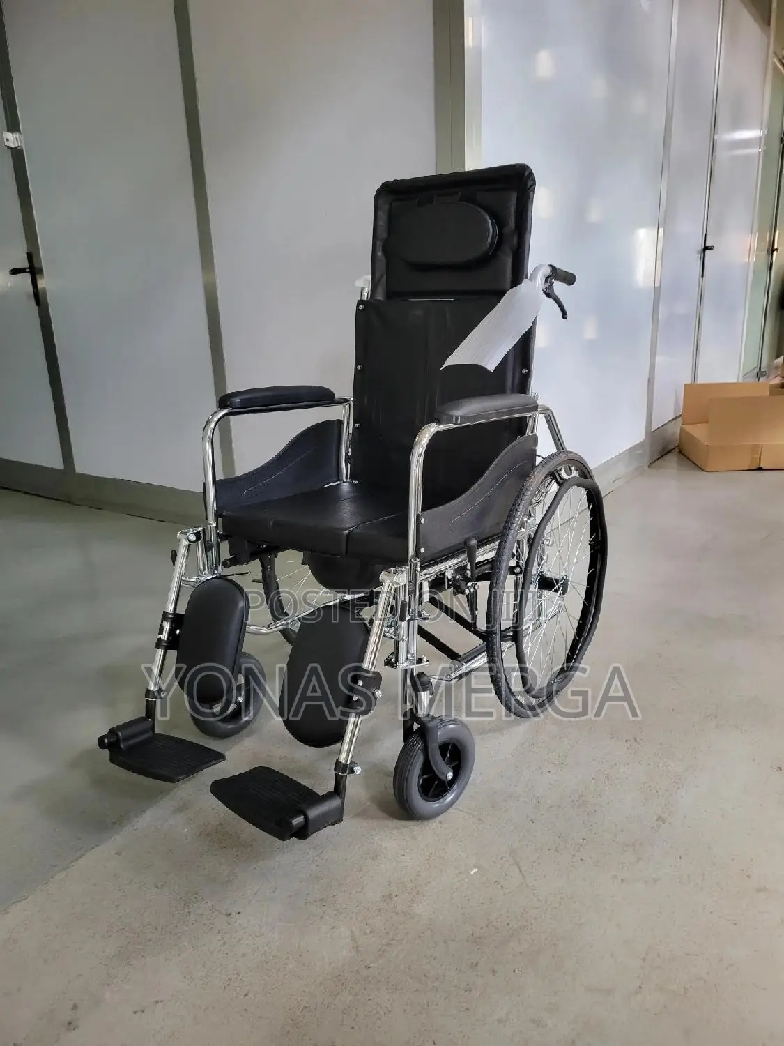 Toilet Wheelchair ፭=ዊልቼር+EASE OF DAILY USE:Flip Back Armrest