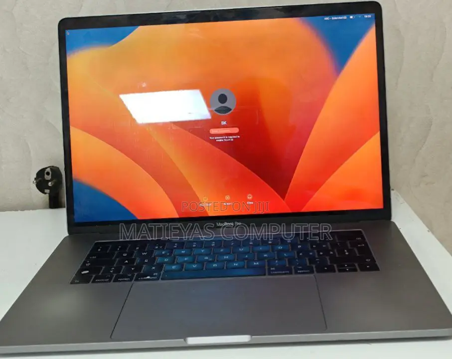 New Laptop Apple MacBook Pro 2017 16GB Intel Core I7 SSD 512GB