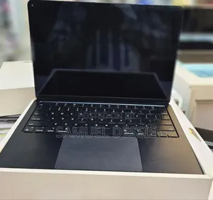 New Laptop Apple MacBook Air 2022 M2 8GB Apple M2 SSD 256GB