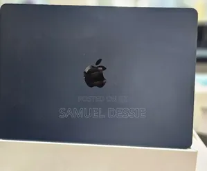 New Laptop Apple MacBook Air 2022 M2 8GB Apple M2 SSD 256GB