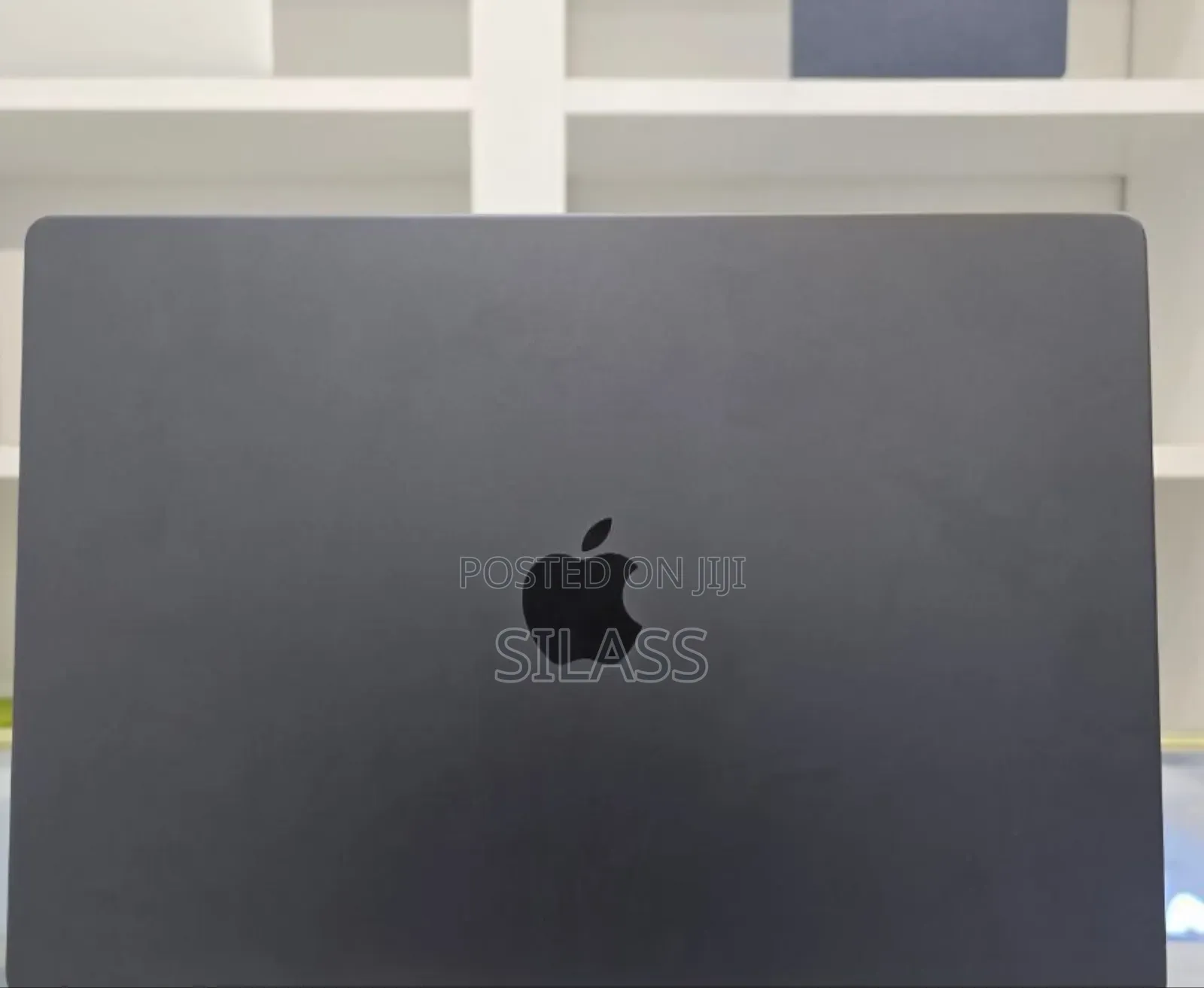 New Laptop Apple MacBook 18GB Apple M3 Pro SSD 512GB