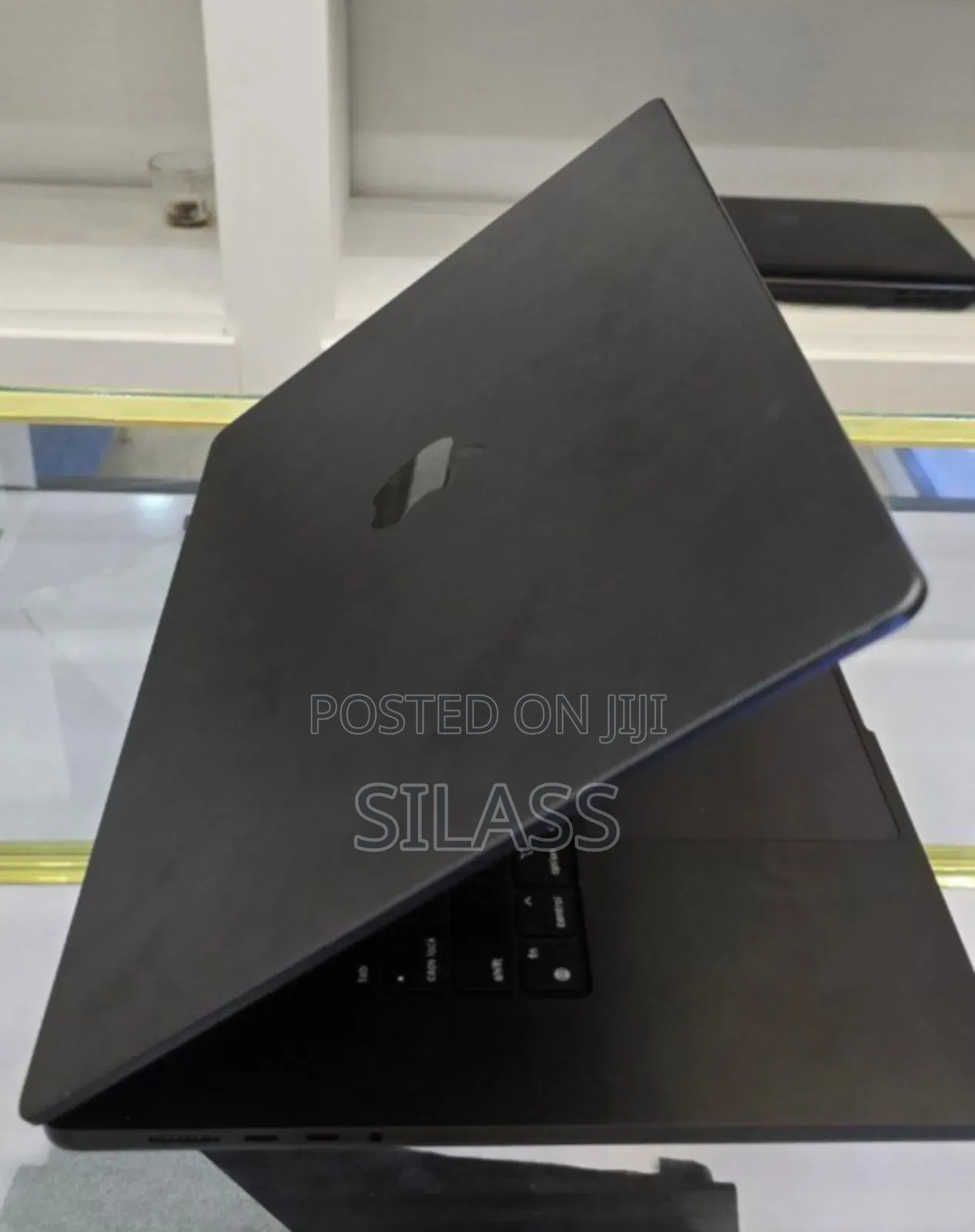 New Laptop Apple MacBook 18GB Apple M3 Pro SSD 512GB