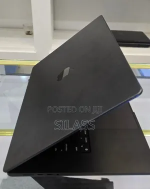 New Laptop Apple MacBook 18GB Apple M3 Pro SSD 512GB