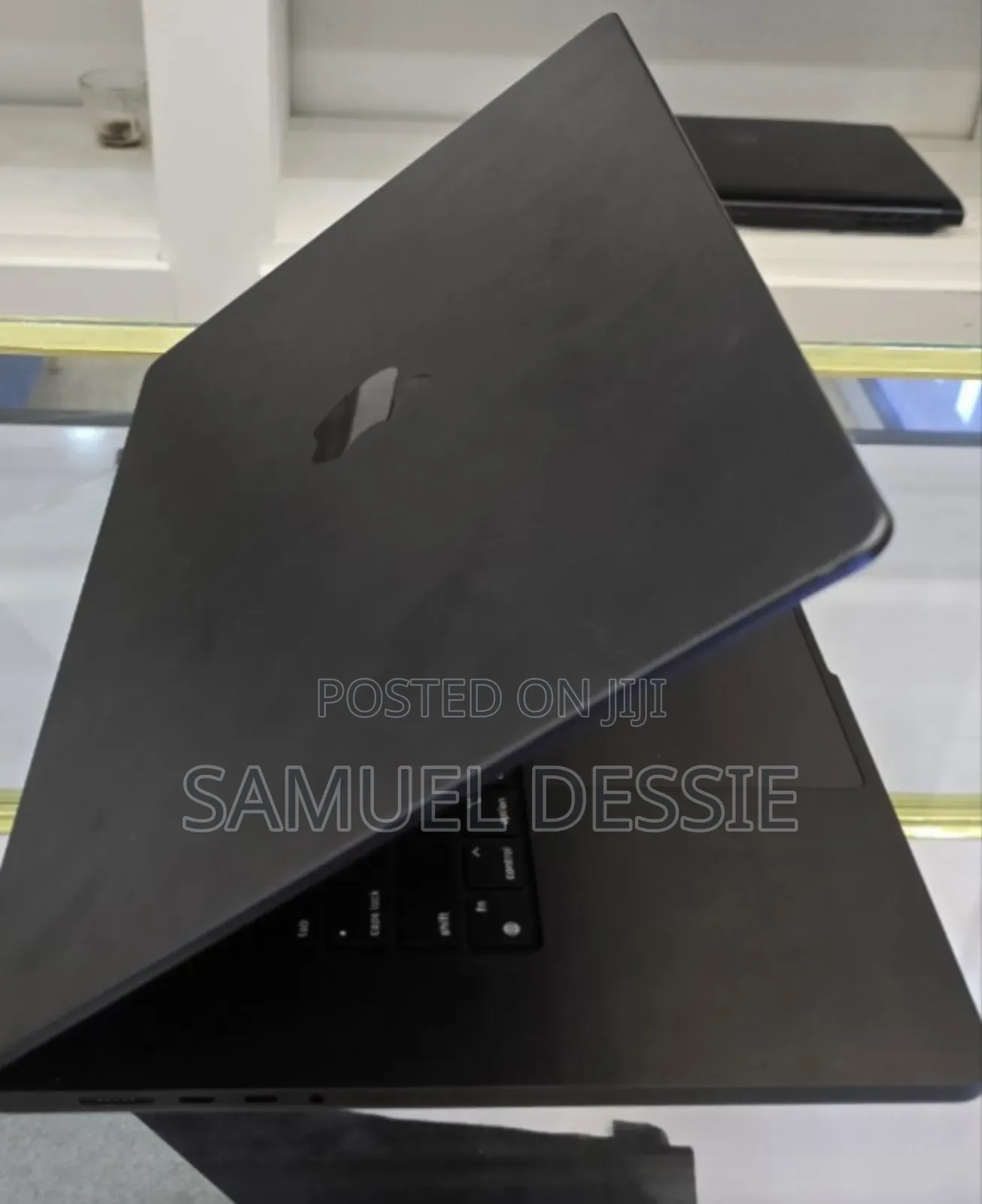 New Apple MacBook Pro 2023 M3 Max 16-Inch 18GB Apple M3 SSD 512GB