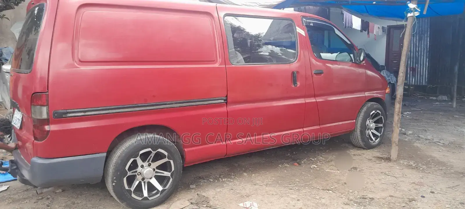 Toyota HiAce 1999 Red