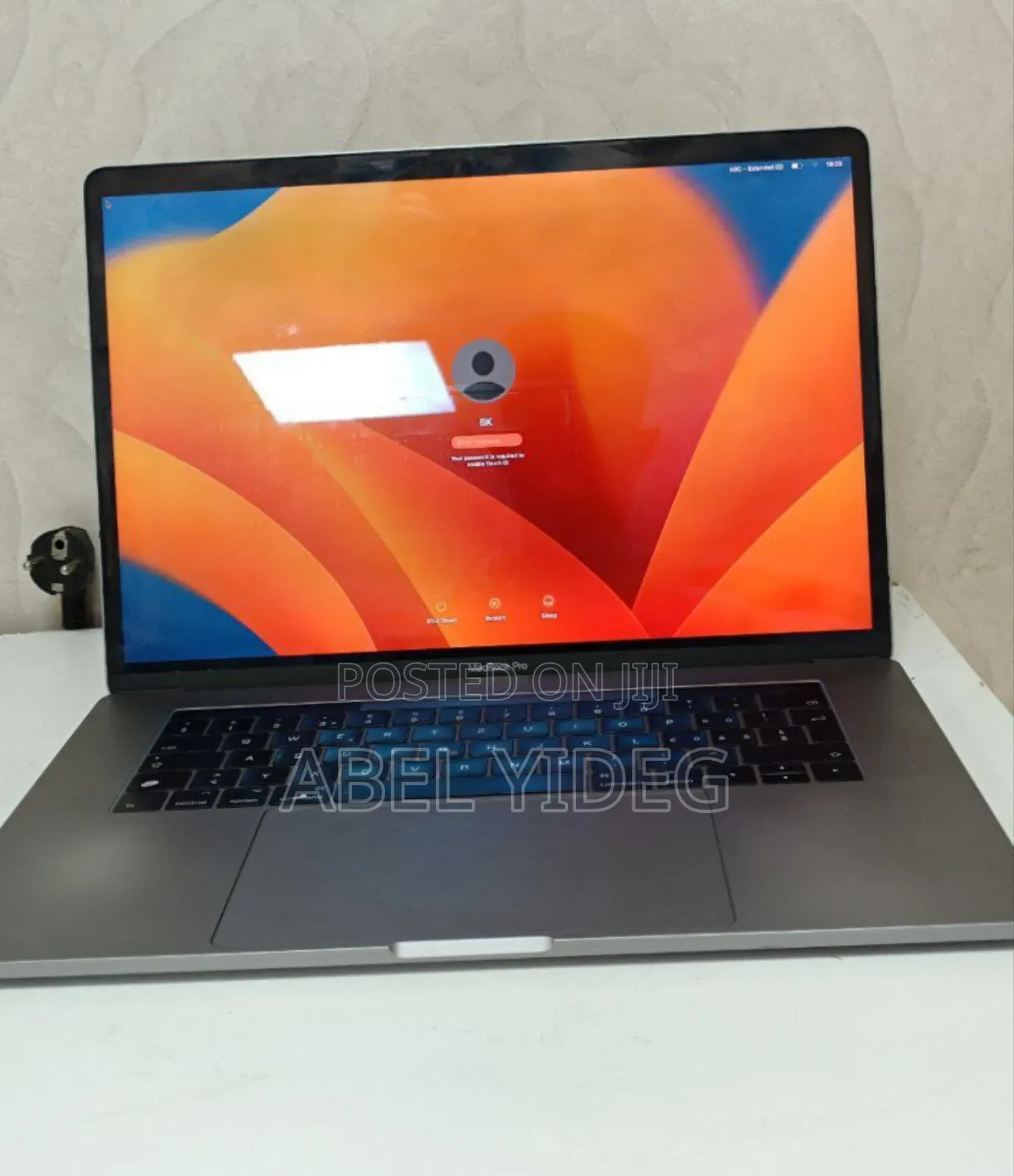 New Laptop Apple MacBook Pro 2017 16GB Intel Core I7 SSD 512GB