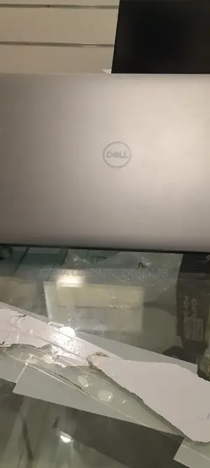 New Laptop Dell Precision 5540 16GB Intel Core I7 SSD 512GB