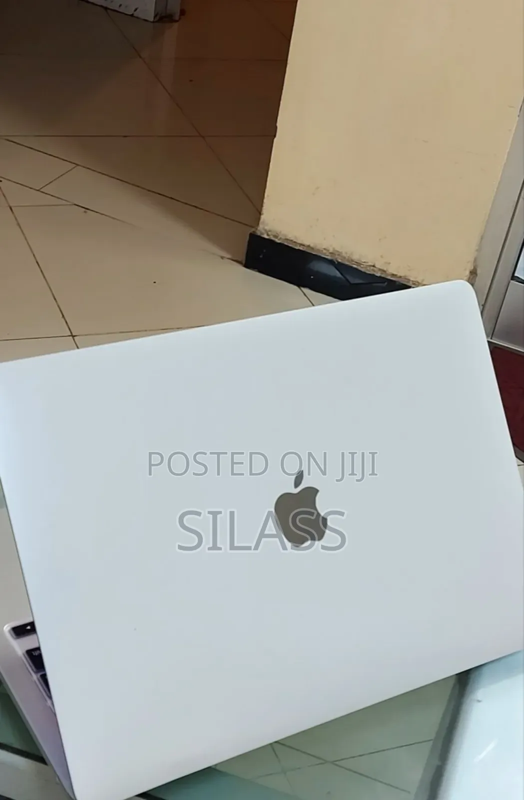 New Laptop Apple MacBook Pro 2019 16GB Intel Core I7 SSD 512GB