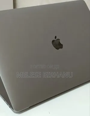 Photo - New Laptop Apple MacBook Pro 2017 16GB Intel Core I7 SSD 512GB