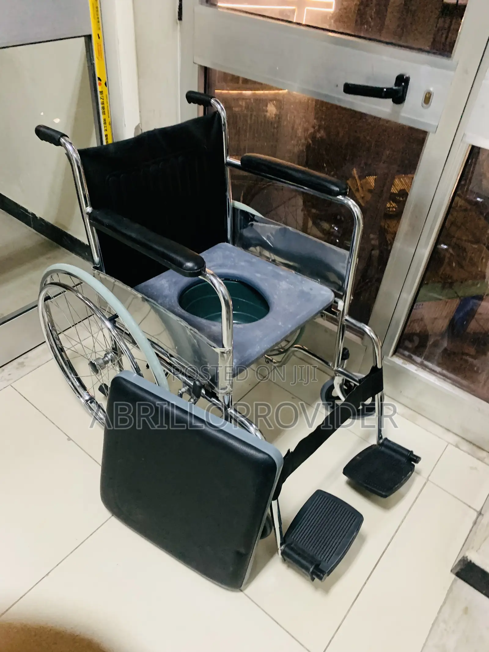 Toilet Wheelchair1wheelchair89wheelchair1wheelchair8