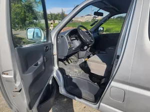 Toyota HiAce 220 2007 Silver