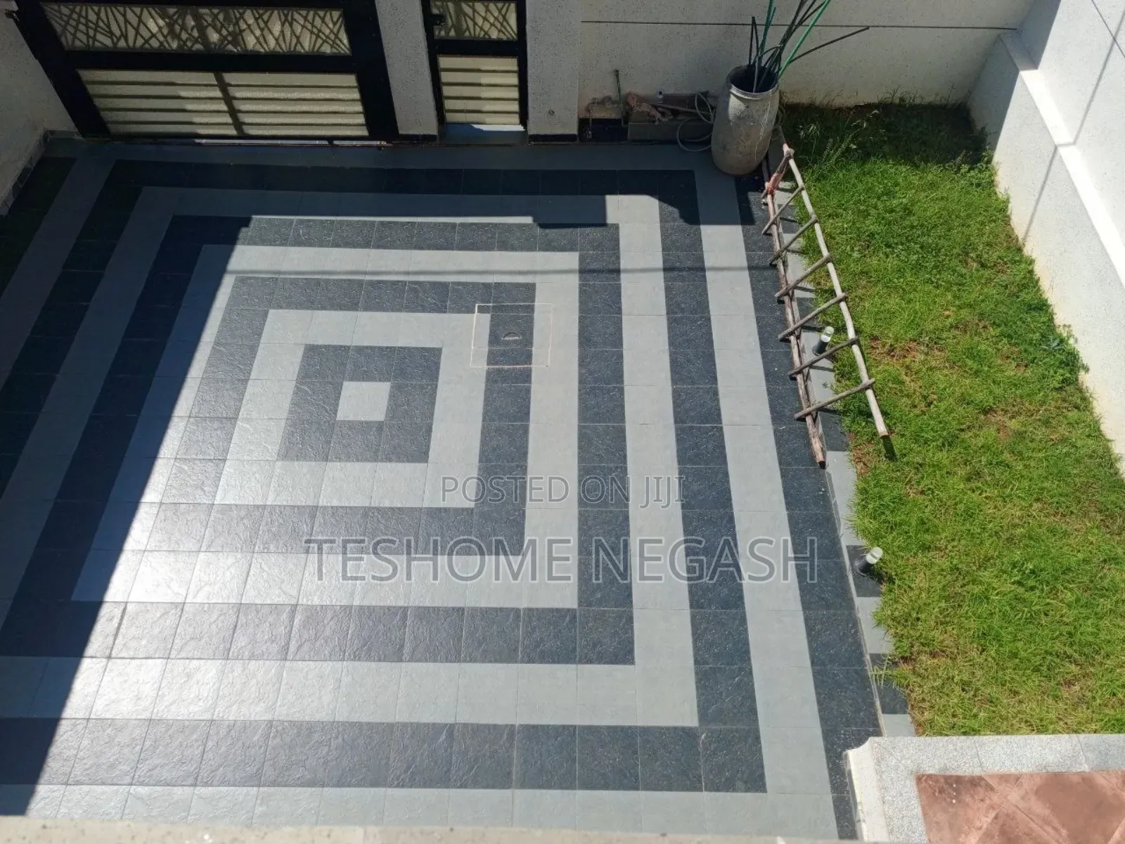 Furnished 5bdrm House in G+1, Bole for sale