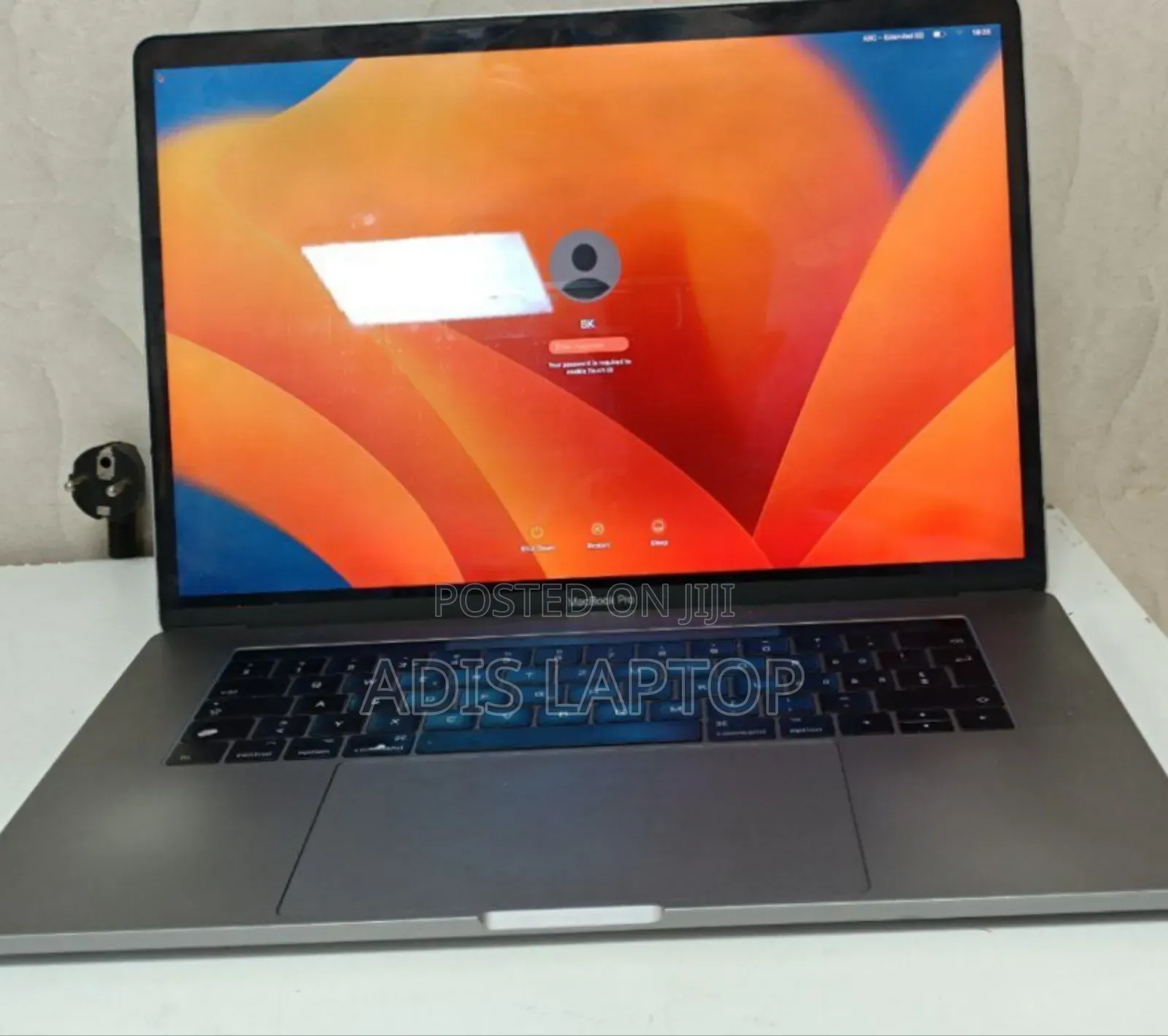 New Laptop Apple MacBook Pro 2017 16GB Intel Core I7 SSD 512GB