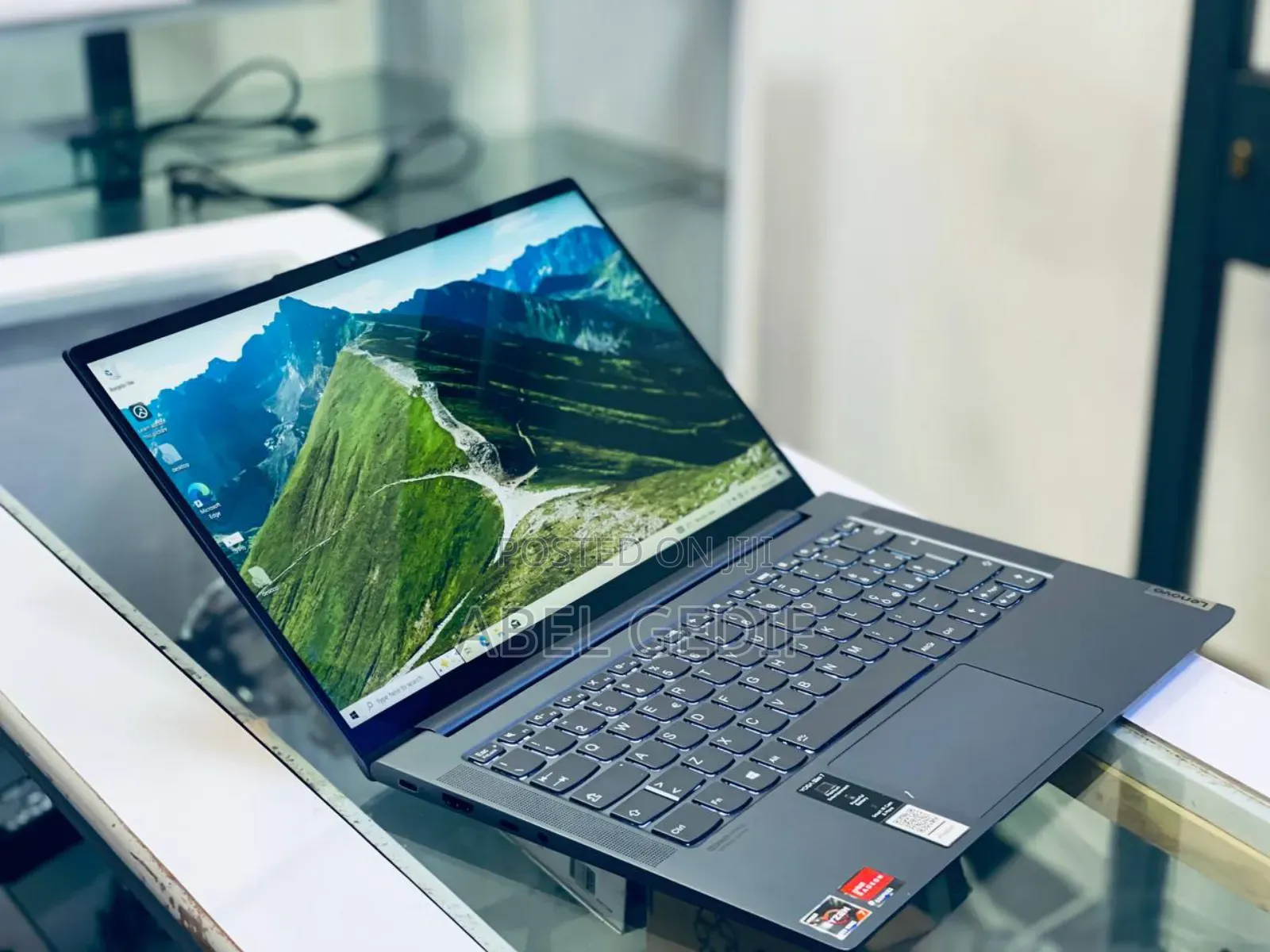 New Laptop Lenovo Yoga 700 16GB AMD Ryzen 7 SSD 1T