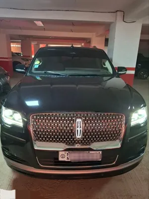 Photo - Lincoln Navigator Black Label 2022 Black
