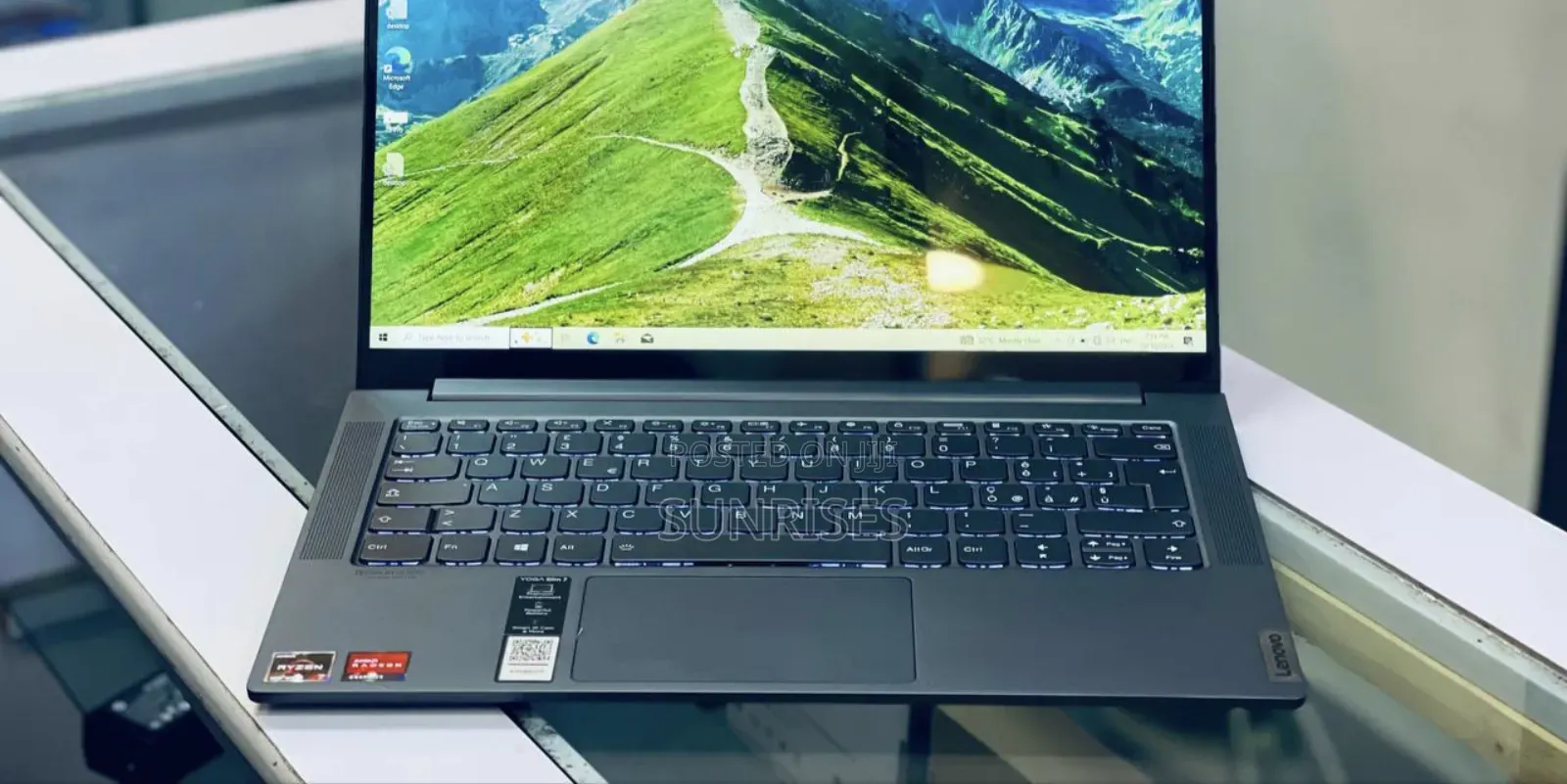 New Laptop Lenovo Yoga 710 16GB AMD Ryzen 7 SSD 1T