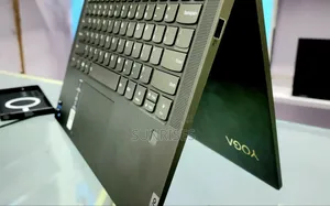 New Laptop Lenovo Yoga 700 12GB Intel Core I5 SSD 512GB