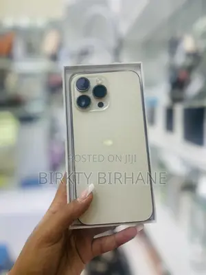 Photo - Apple iPhone 14 Pro Max 256 GB Gold