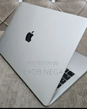 New Laptop Apple MacBook Pro 2017 8GB Intel Core I7 SSD 512GB