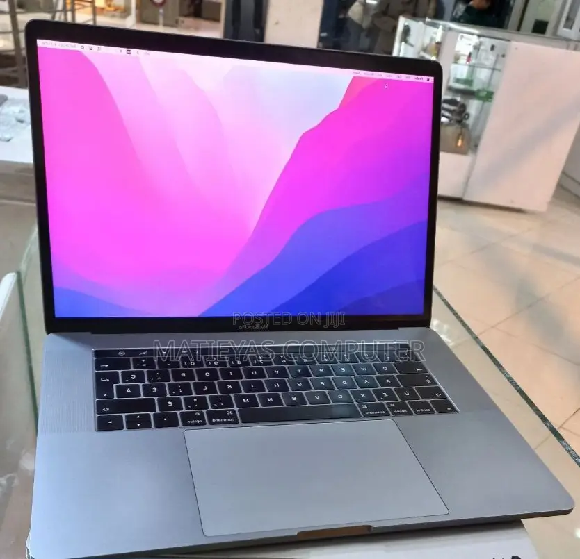 New Laptop Apple MacBook Pro 2016 16GB Intel Core I7 SSD 512GB
