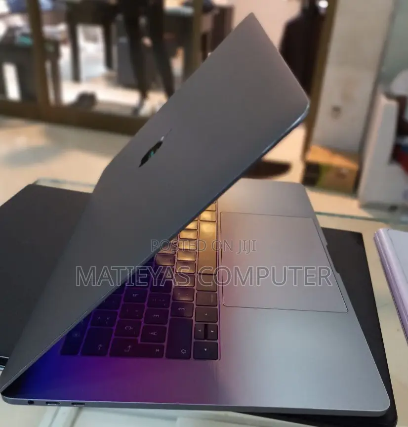 New Laptop Apple MacBook Pro 2016 16GB Intel Core I7 SSD 512GB